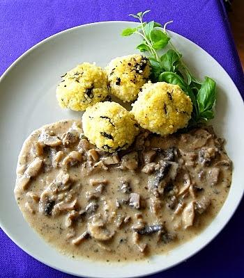 Kotlety rybne w sosie pieczarkowo-serowym