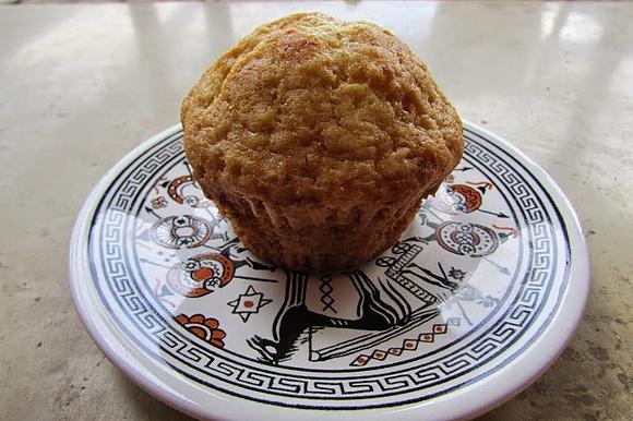 Proste muffiny z rodzynkami i czekoladowymi dropsami