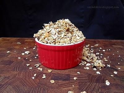 Granola domowa z ziarenkami i suszonymi owocami