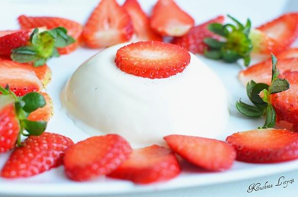 Panna cotta z truskawkami
