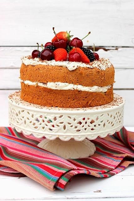 Torcik tiramisu z kawą, amaretto i śmietanową polewą
