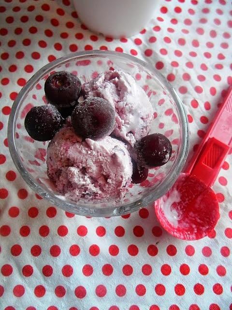 Dietetyczne lody jogurtowo-wiśniowe
