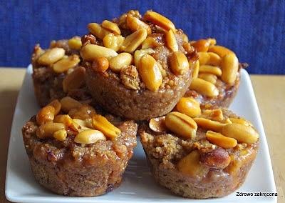 Jaglane wegańskie muffinki z orzechami w karmelu