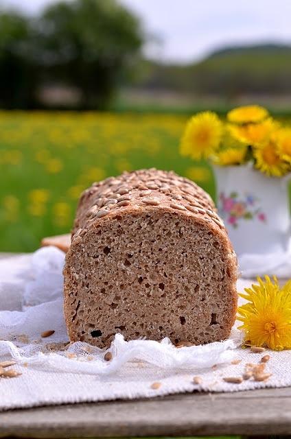Chleb z kaszką orkiszową - przepis na miękki i treściwy chleb