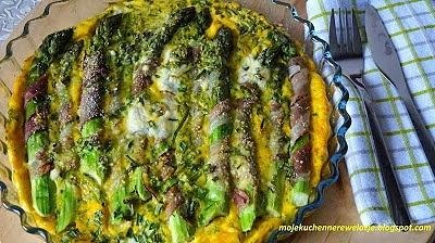 Omlet pieczony ze szparagami i szynką szwarcwaldzką