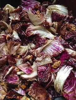 Radicchio z orzechami i oliwą - sałatka na ciepło lub z zimno
