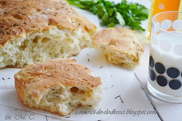 Focaccia z rozmarynem i solą morska włoska kuchnia
