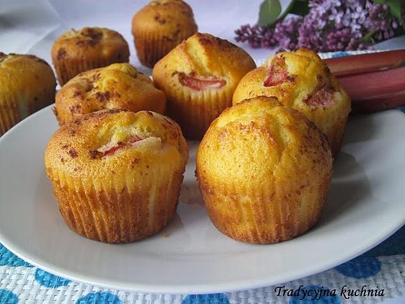 Muffinki z rabarbarem i cynamonem