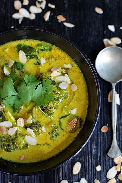 Bezmięsny poniedziałek w czwartek. Curry z brokułem i pieczarkami.
