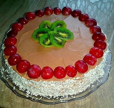 Tort czekoladowy z powidłami śliwkowymi