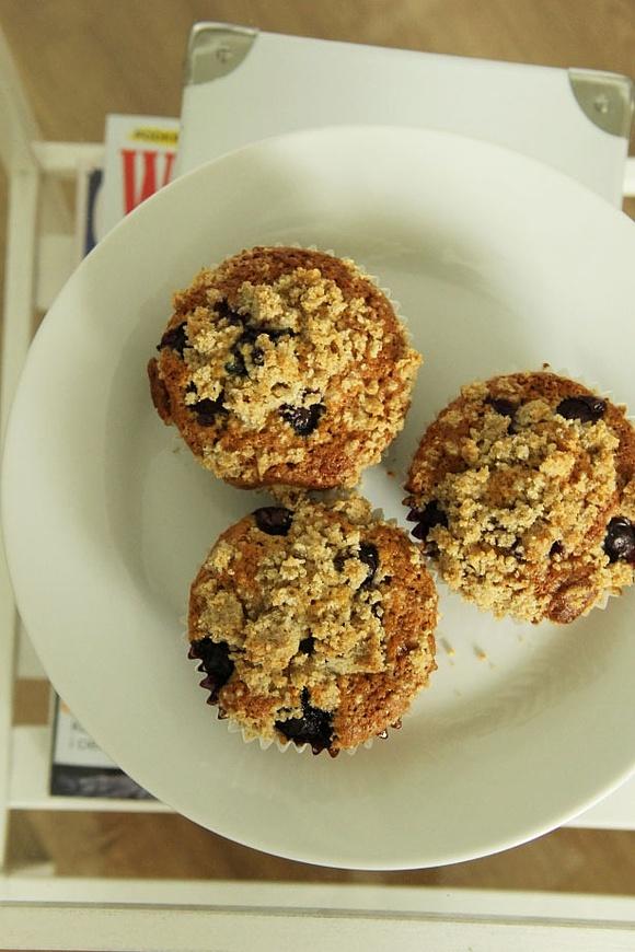 Pełnoziarniste muffinki z borówką i kruszonką