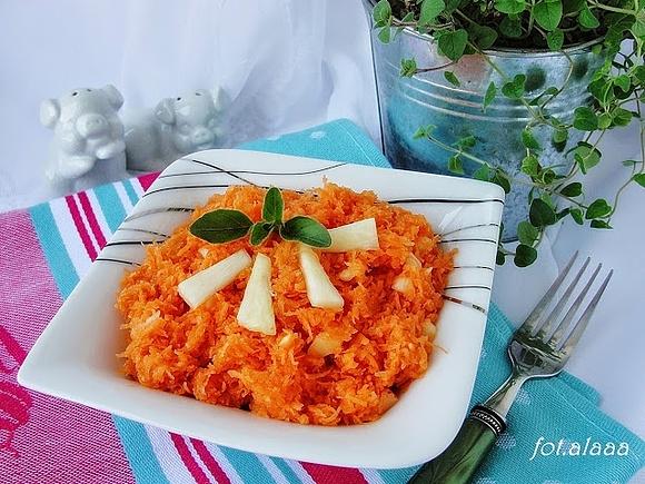 Surówka z marchewki i ananasa