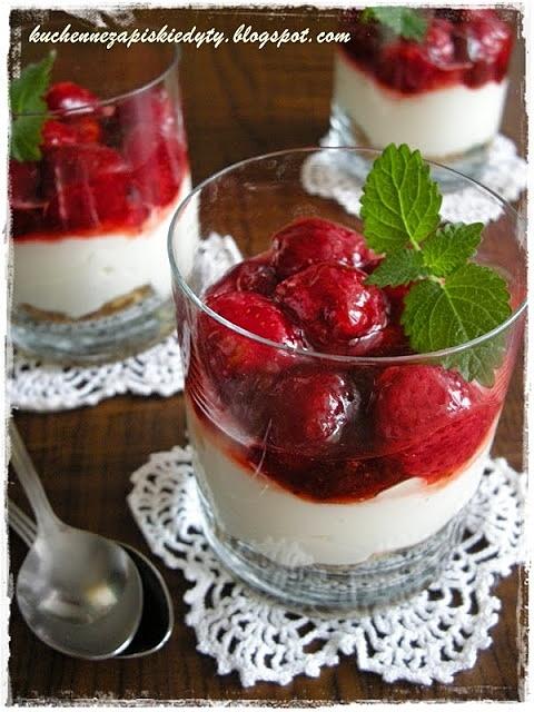 Deser z mascarpone i truskawkami