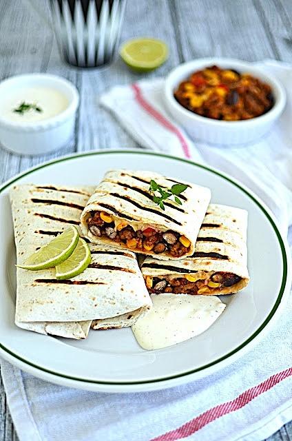 Burrito z mięsem mielonym i warzywami