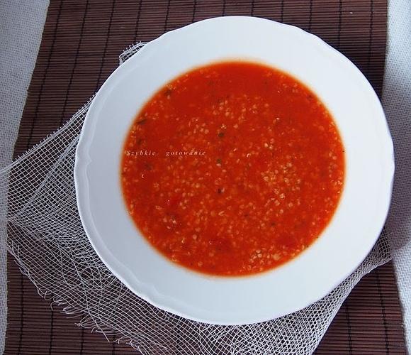 Zupa pomidorowa z kaszą jaglaną i soczewicą