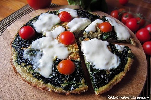 Omlet z kaszą jaglaną, szpinakiem i mozzarellą
