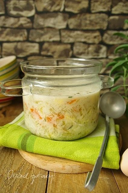 Zupa ogórkowa z ryżem i jajkiem delikatna i syta