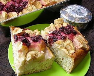 Ciasto drożdżowe z jabłkami i wiśniami