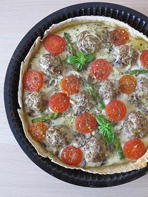 Tarta pieczarkowa ze szparagami i pulpetami