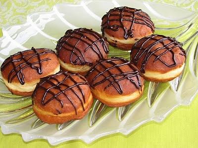 Pączki z nadzieniem czekoladowym