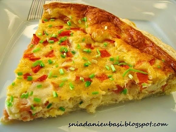 Tarta francuska z wędzonym łososiem i mozzarellą