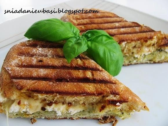 Panini z kurczakiem i pesto