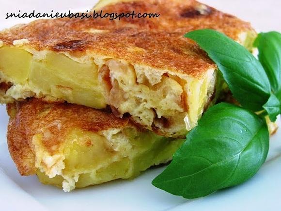 Tortilla de patatas hiszpański omlet z ziemniakami
