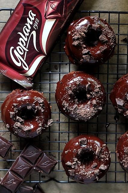 Potrójnie czekoladowe donuty