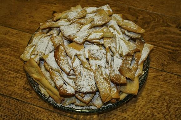 Faworki czyli chrust - przepis na chrust karnawałowy