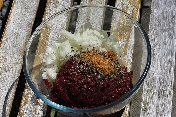 Drugie wcielenia buraczanych burgerów z kiszonych buraków