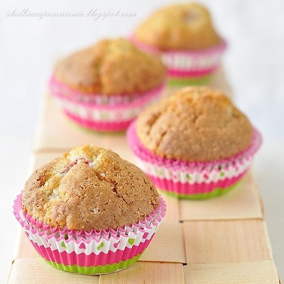 Muffiny z rabarbarem szybkiego przygotowania