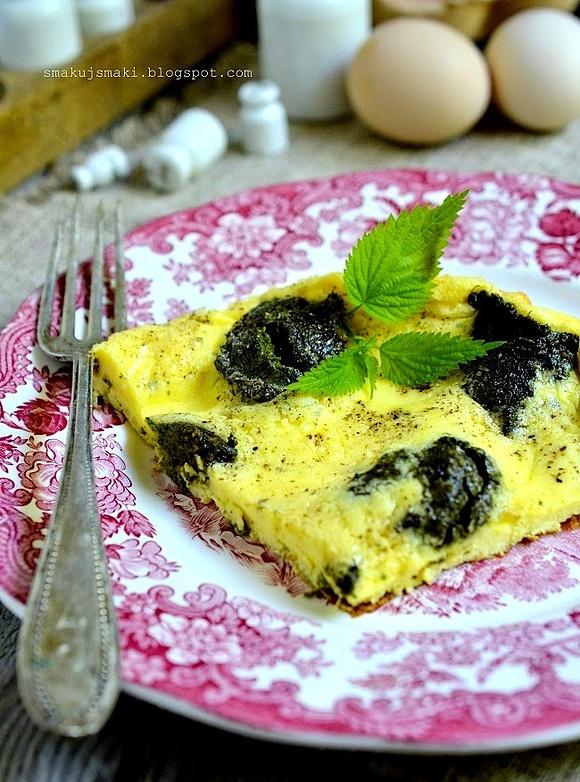 Pieczony omlet z pesto z pokrzywy