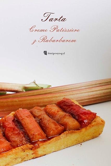 Tarta z kremem patissiere i rabarbarem