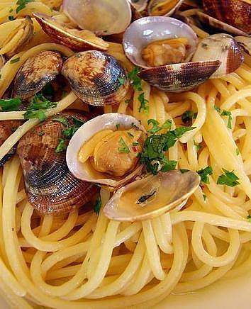 Spaghetti alle vongole – włoski klasyk z małżami