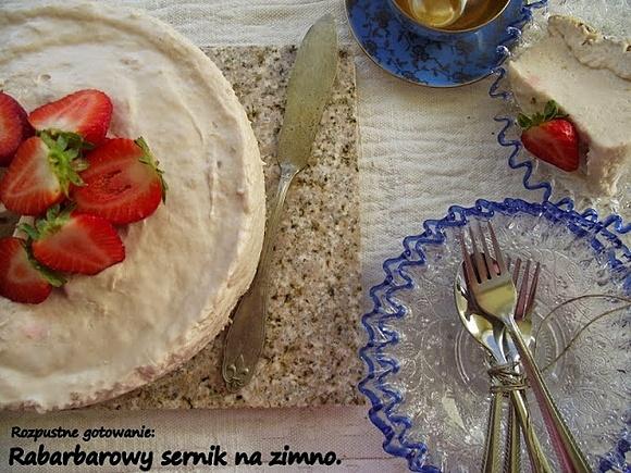 Rabarbarowy sernik na zimno