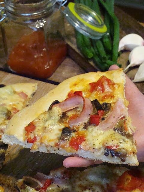 Domowa pizza najlepsza - sprawdzone przepisy i porady
