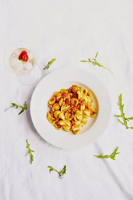 Orecchiette z pieczonym bakłażanem, papryką i czosnkiem