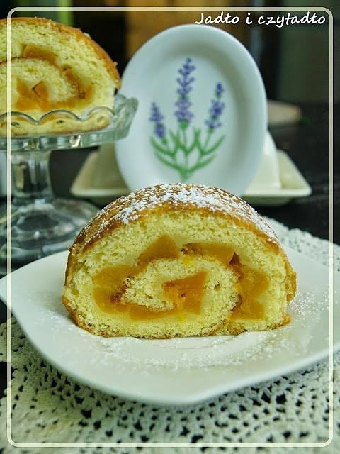 Rolada pieczona z brzoskwiniami