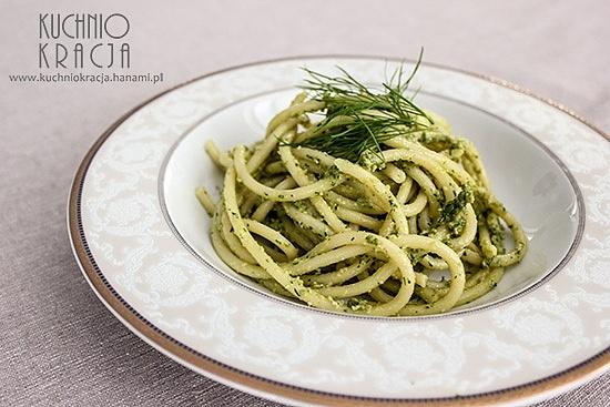 Makaron z pesto słonecznikowo-koperkowym