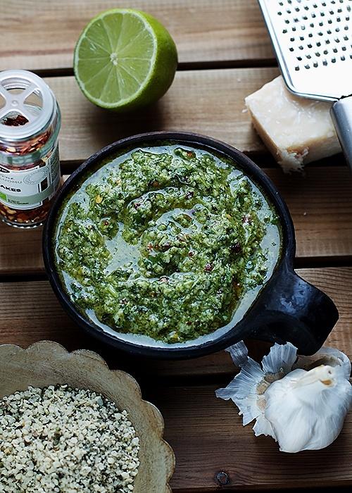Pesto z kolendry i nasion konopi