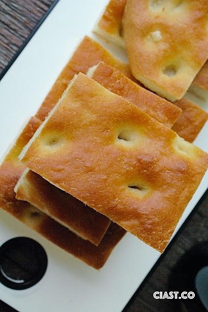 Focaccia domowa - prosta i pyszna