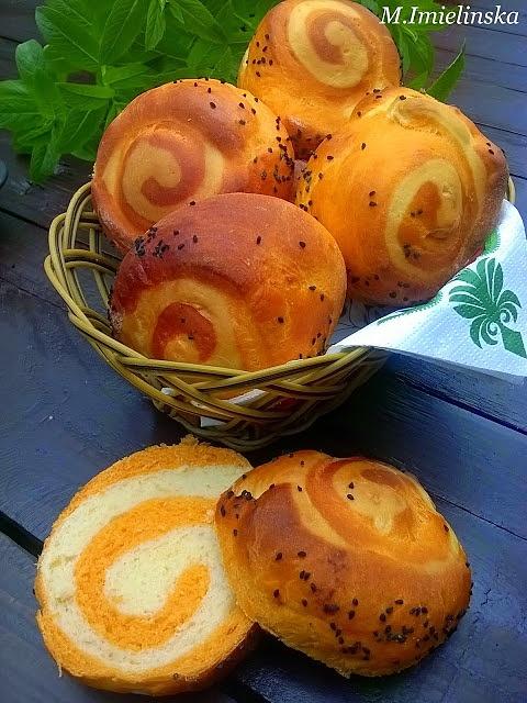Pomidorowe bułeczki ślimaczki