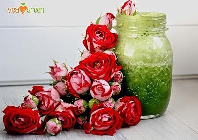 Koktajl szpinak-ananas-rabarbar - zdrowe smoothie słodko-kwaśne