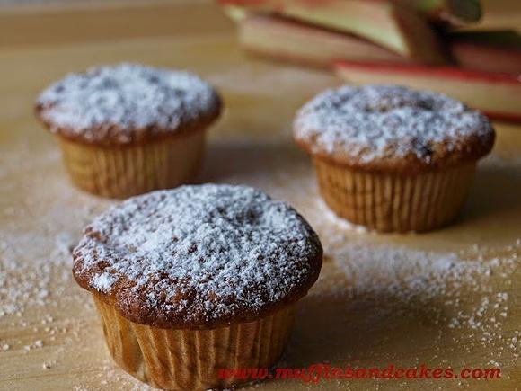 Muffinki owsiane z rabarbarem na słodką przekąskę