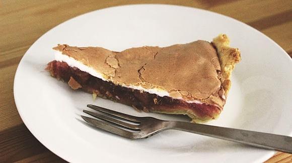 Tarta z rabarbarem i bezą
