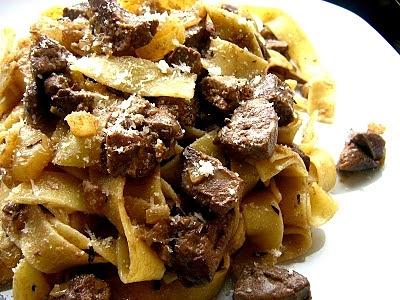 Tagliatelle z melonem i wątróbką w sosie własnym