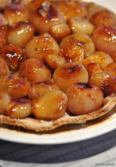 Szalotkowa tarta tatin z doliny loary