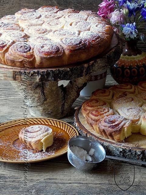 Drożdżowe ślimaczki z marmoladą pigwową