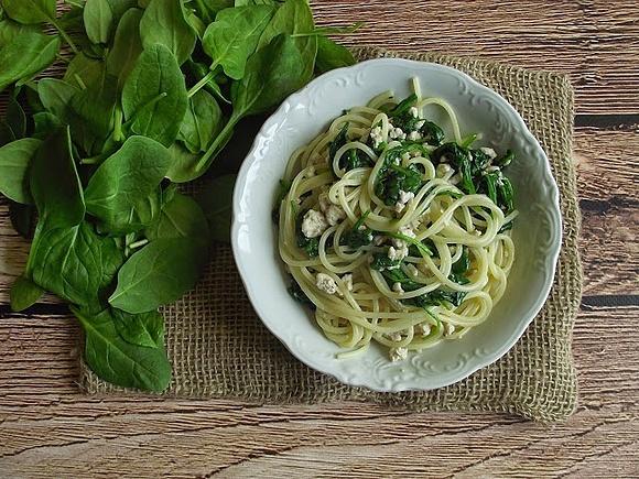 Poniedziałkowe spaghetti z indykiem i szpinakiem