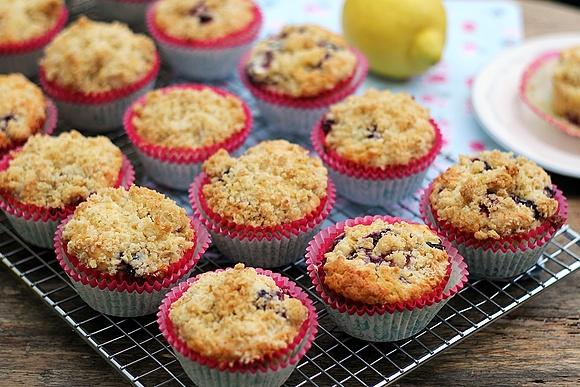 Muffiny z jagodami i cytrynową nutą